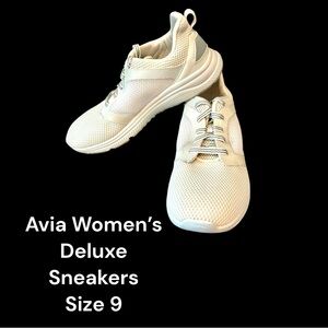Avia Women’s Deluxe Athletic Sneaker Size 9